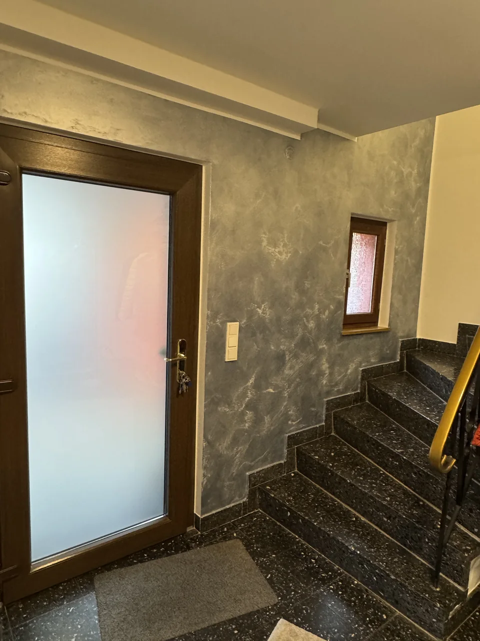 Metallische Lasurtechnik in einem Treppenhaus
